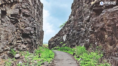 Tilwan Bari road cutting Ghat in Wadi Chaulher hill range.
