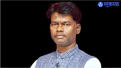 bjp leader santosh barkade loan 50 lakh donated one acre land