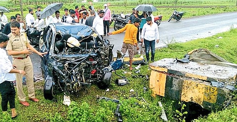 डाळज क्र. ३  येथील 
अपघातात चौघे ठार, दोन जखमी