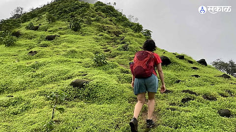 What should be taken care of while traveling solo in monsoons 