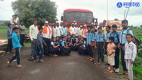 Students and parents welcoming the bus on behalf of the State Transport Corporation
