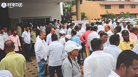 V. N. Naik Education Institute withdraws from election on Saturday rush on the last day of application.