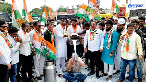 Milk Rate: दूध दरवाढीसाठी काॅंग्रेसचे आंदोलन, संभाजीनगर - जळगाव राष्ट्रीय महामार्ग अडविला 