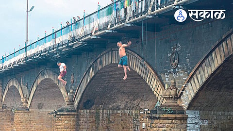 Irwin bridge in Krishna River flood