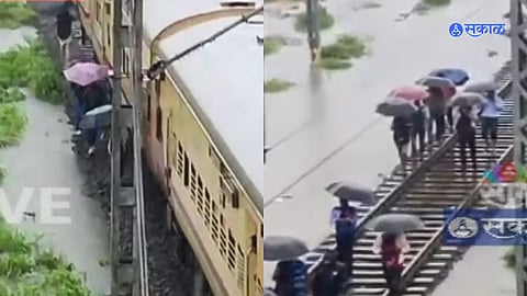 Mumbai Heavy Rain : पावसाने थांबवली मुंबईची लाईफ लाईन, प्रवाशांचा रेल्वेरुळांवरुन धोकादायक प्रवास