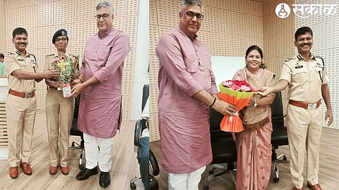 Retired Police Officer Harish Baijal, Special Inspector General of Police Dattatray Karale while honoring female police officer Dwarka Doke who climbed Mount Everest and Nalini Kad who won the second place in the Ride with Rain competition at the Office of the Special Inspector General of Police.