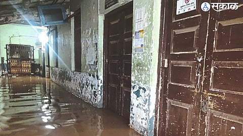 Due to the heavy rains on Sunday, water from the floodwaters entered the court premises.