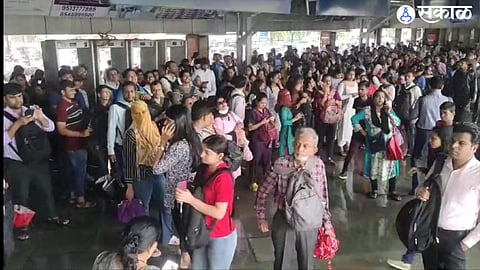Signal system failure near Thakurli station mumbai local train services disrupted