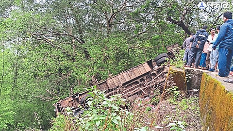 Accidental bus fell into valley at Saputara.