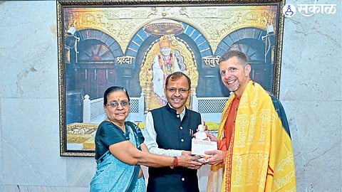 devotee mandakini gavasane donate 33 lakh rs to sai baba temple trust on guru purnima