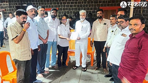 while giving the information about the tree movement construction work in the dam area of ​​Haranbari to the Guardian Minister Dada Bhuse. Prasad Sonawane, office bearer of Mosam Khore Water Conservation Committee.