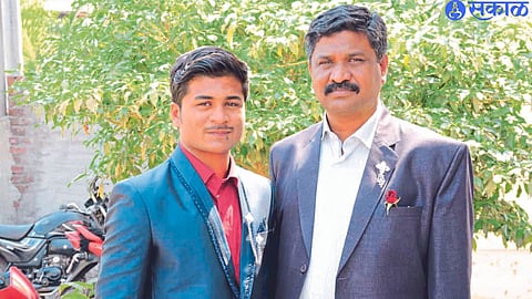 Rohan with sub-inspector and father Gurudutt Panpatil.