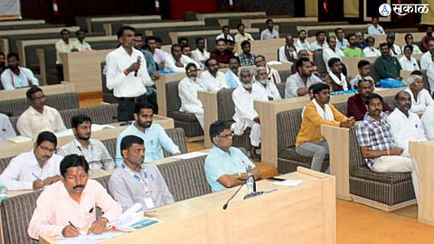benefit of crop insurance should available to eligible farmers ajit kumbhar in meeting