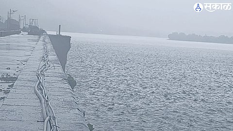 1439 cusecs water discharge from Bhandardara citizens of Pravara river alert issue ahmednagar