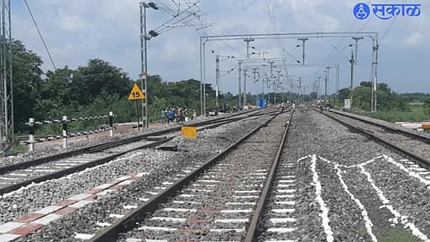 Passengers Suffer as Multiple Trains Run Hours Late on Daund-Manmad Route