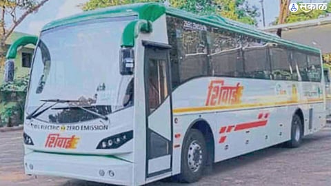 steering of 4 e-bus in hands of private drivers privatisation nagpur
