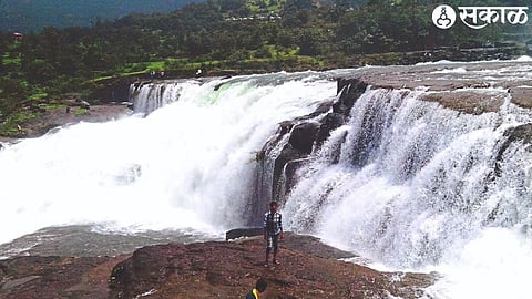 Fresh water falls in Chinchalekhair area due to recent rains in the taluka.