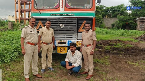Marathwada: वनविभागाची मोठी कारवाई, अवैध लाकुड वाहतुक करणारा ट्रक पकडला!