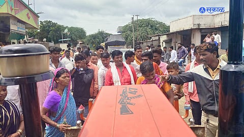 Marathwada: वाळूमाफियांसह जमावाचा पोलीसांवर हल्ला, गेवराईतील तलवाडा येथे भयंकर प्रकार
