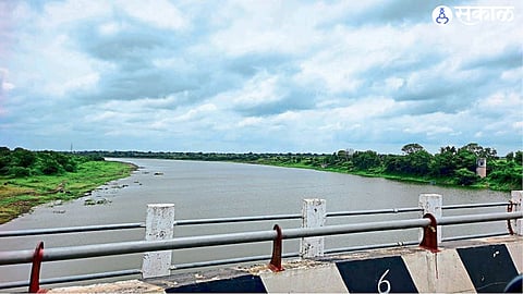 Beed Water News 75 percent rainfall in the district, but only 15 percent water storage in the dams 
