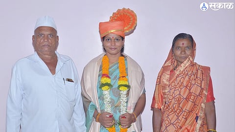 mpsc result 2024 swati markad become police officer after 10 years of marriage
