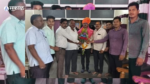 Beed Success Story: अथक परिश्रम करुन ऊसतोड मजुराचा मुलगा बनला पोलिस उपनिरीक्षक