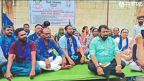 Officials and activists of Neele Nishan organization who participated in Thiya movement