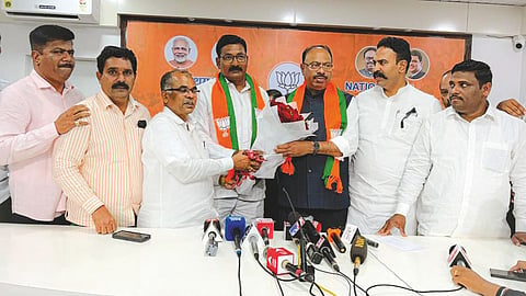 Manikrao Sonwalkar joins BJP