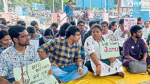 Mamata Banerjee warned Bengal Police investigate of kolkata girl victim case  by Sunday or transfer it to the CBI
