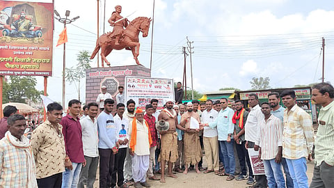 Half naked agitation of Swarajya organization