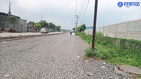 Electric poles in the middle of the road from Famous Market to Reliable Estate on Old Agra Highway