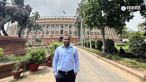 who is shrikant kundalik khandekar