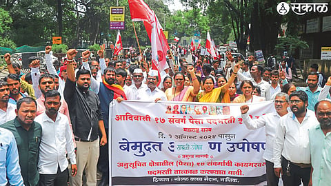 A march was held at Adivasi Vikas Bhawan to demand recruitment of 17 tribals.