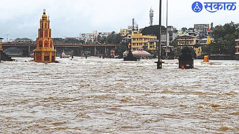 Due to the release of water from the Gangapur dam and continuous heavy rains, the Godavari river has flooded and the area of ​​Ramtirth is submerged in flood water.