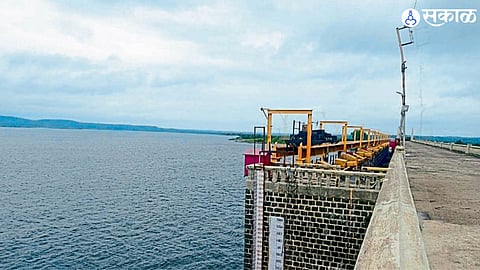 Isapur Dam Water Storage at 65 percent monsoon rain farmers get relief hingoli news