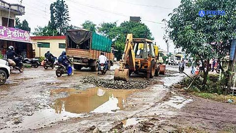 Pune road work stalled due to the opposition of the citizens Chakan-Bhamboli Fata accidnet spots 