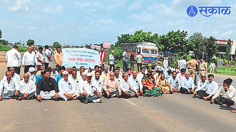 Farmers during Rastraroko protest demanding payment of small projects