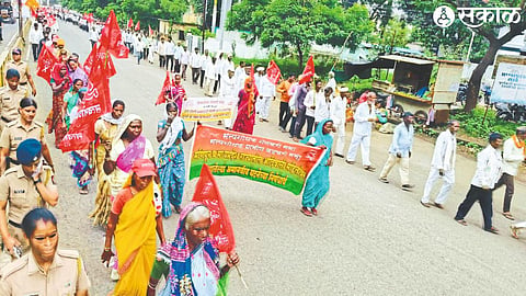 Tribal protestors participating in Virat Morcha for various demands