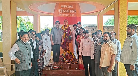 ओझरे येथे कारगिल हुतात्मा वजीर दत्तात्रेय रास्ते यांना आदरांजली
