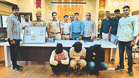 Police Inspector Rahul Wagh, Assistant Police Inspector Raju Sangle and staff of Crime Investigation Squad with seized fake notes.