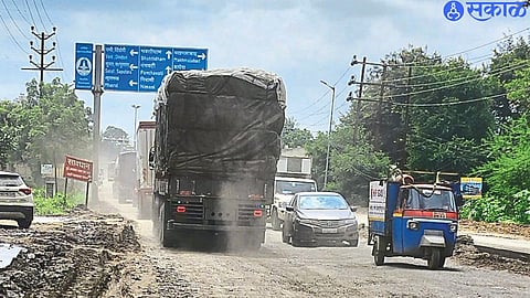 Dust blowing on the road on Peth Road