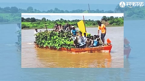The journey of bunches of bananas through the tapi vessel.