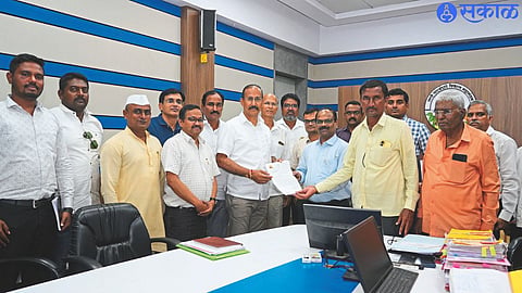 MLA Kunal Patil giving a statement regarding water distribution.