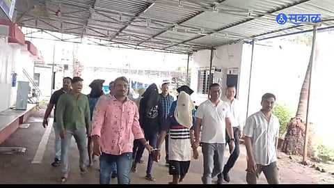 Navi Mumbai Crime: पोलिसांची मोठी कारवाई, मुंबई पुणे एक्सप्रेस मार्गावर लुटमारी करणारी टोळी अटकेत! 