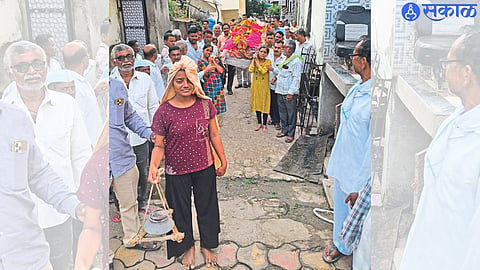 girls offering pots in their father's funeral procession.