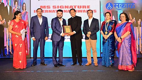 Dr. Saket Hemant Patil receives the Dr. Maithili Sharan Signature International Award