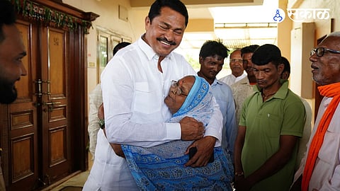 social work where ever need nana patole is there political best leader know him explain