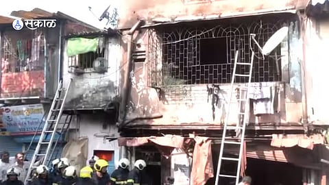 Chembur Fire:आगीत मृत्यू झालेल्या कुटुंबाचे दागिने, पैसे चोरी? कुटुंबाकडून  तक्रार    