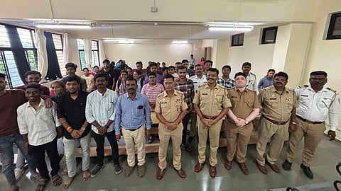 पुणे वाहतूक पोलीस, मोटार वाहन विभाग, पुणे किंवा खासगी तज्ञ वाहतूक प्रशिक्षक यांच्या वतीने महाविद्यालयातील विद्यार्थ्यांना वाहतूक सुरक्षेबद्दल मार्गदर्शन करण्यात आले 