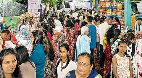 लोणावळा वुमेन्स फाउंडेशनच्या
‘दिवाळी मार्केट’ला महिलांचा प्रतिसाद